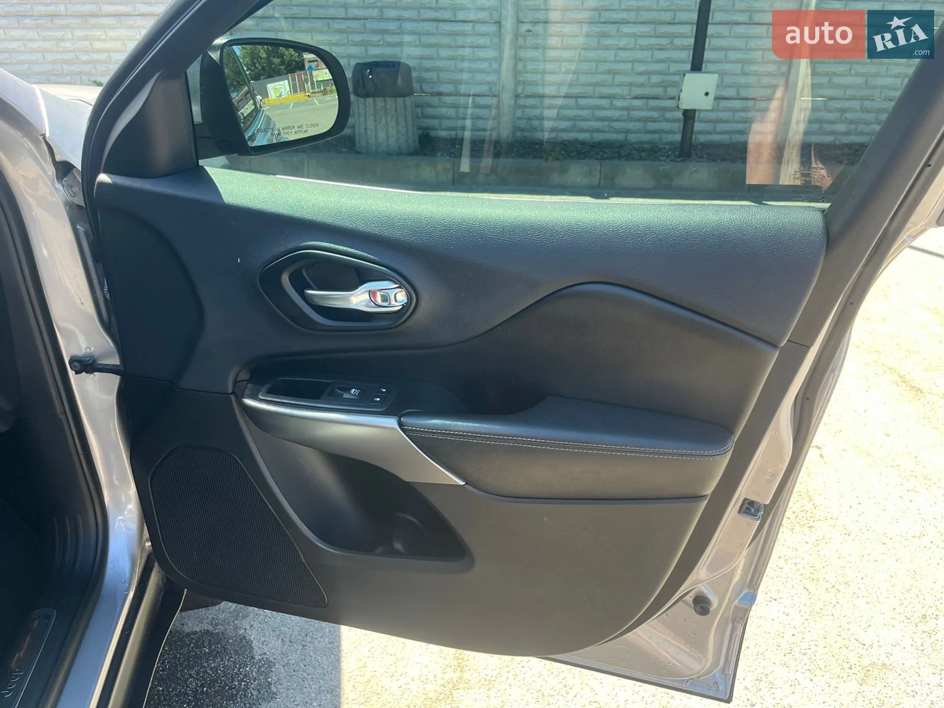 Jeep Cherokee 2019 VIN 1C4PJLDB6KD416090 фото оголошення 6 з 11