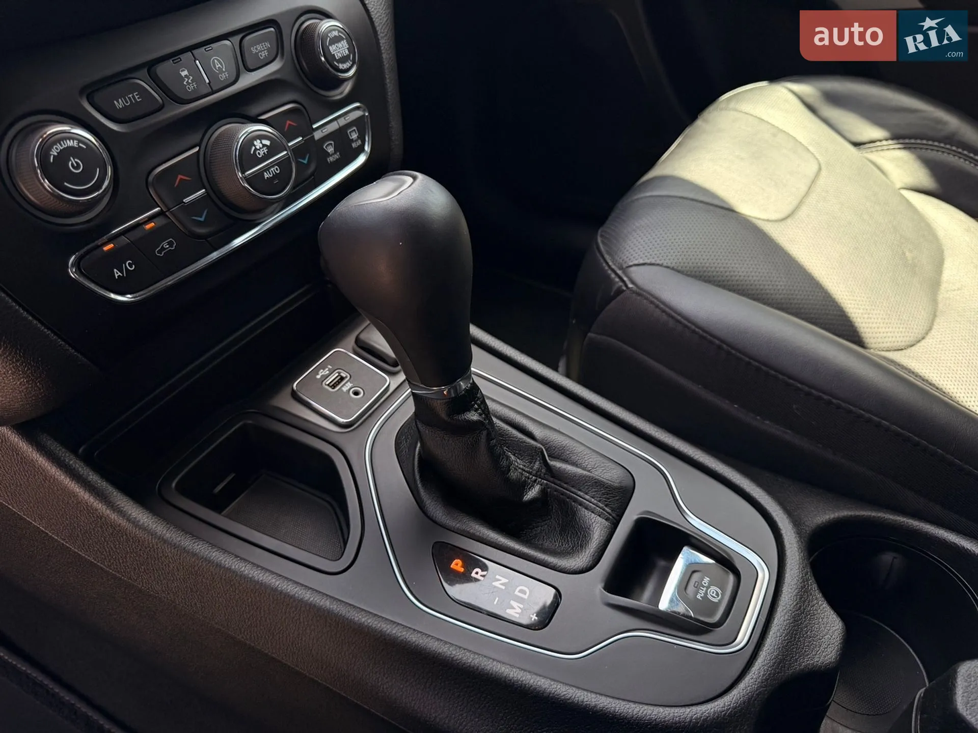 2020 Jeep Cherokee - мініатюра 25