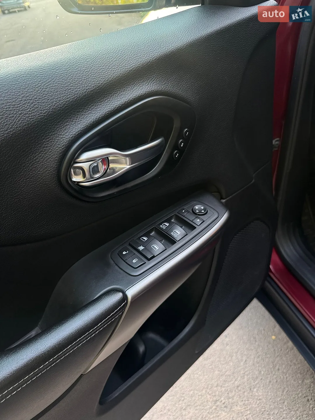2020 Jeep Cherokee - мініатюра 12