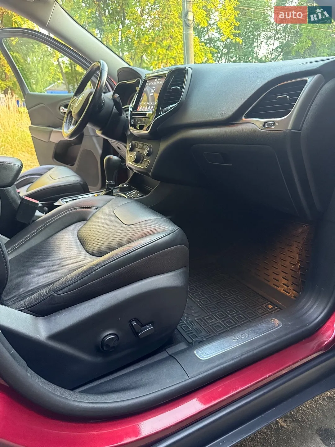 2020 Jeep Cherokee - мініатюра 25