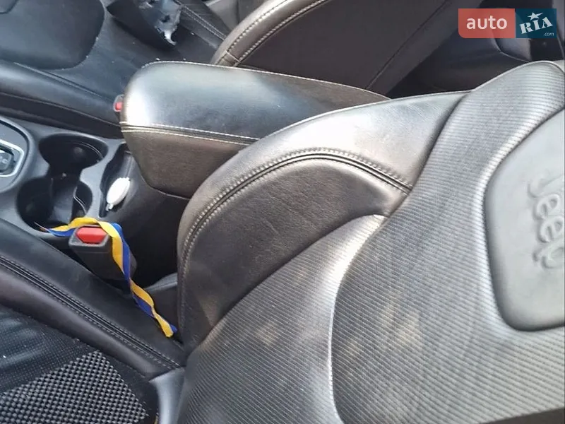 Jeep Cherokee 2018 VIN 1C4PJLDB0KD300772 фото оголошення 5 з 49