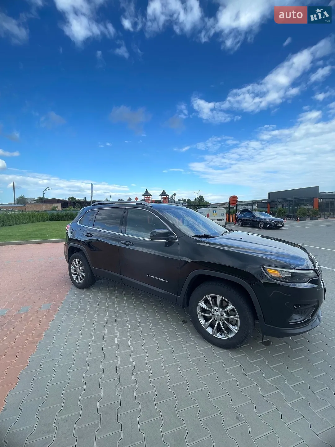 2018 Jeep Cherokee - мініатюра 14