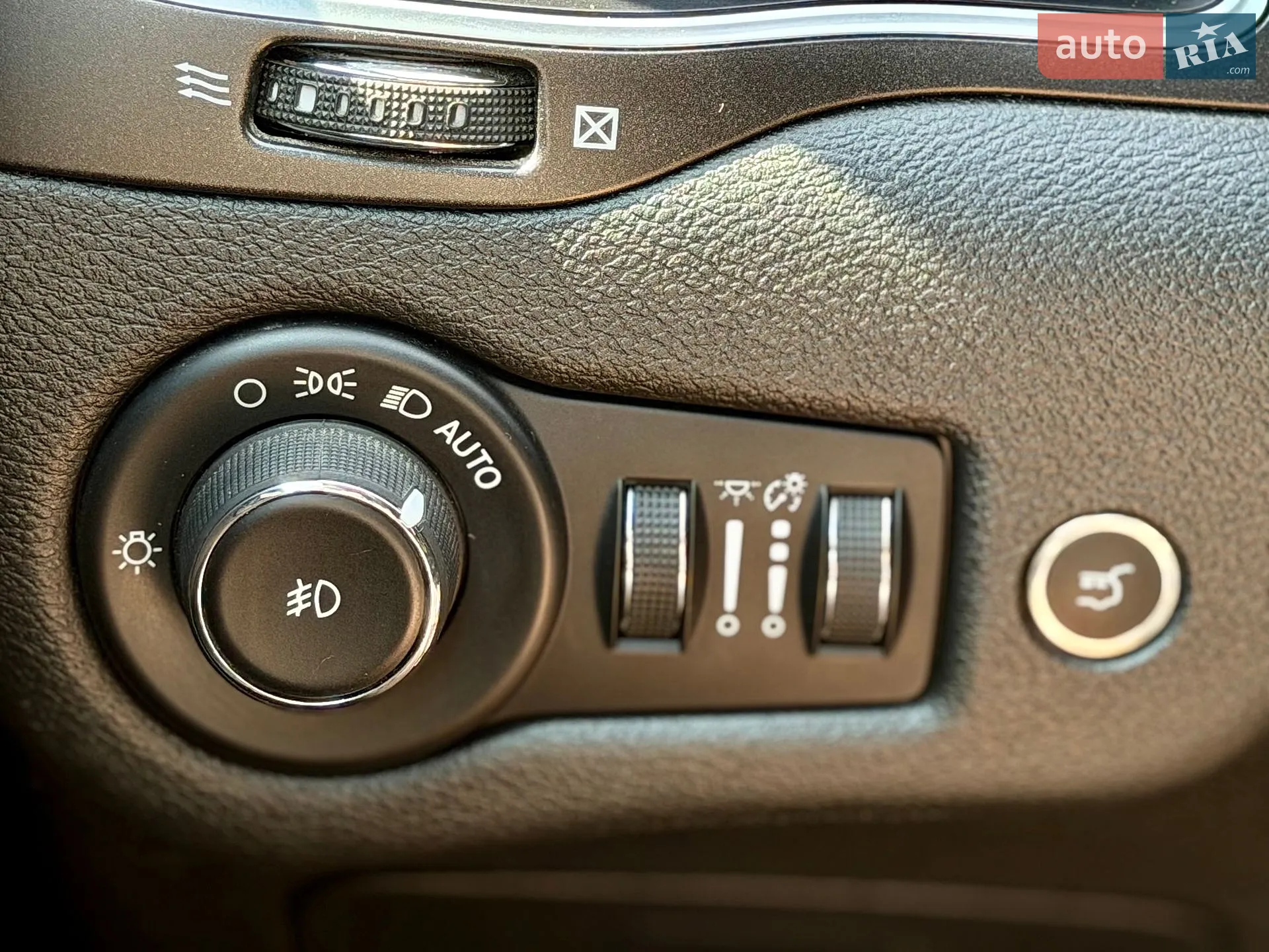 2018 Jeep Cherokee - мініатюра 24