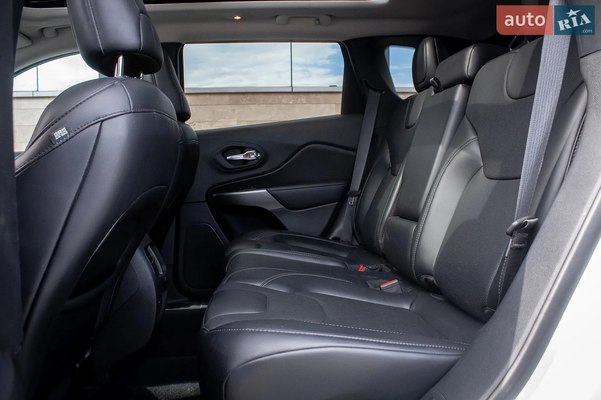 2020 Jeep Cherokee - мініатюра 12