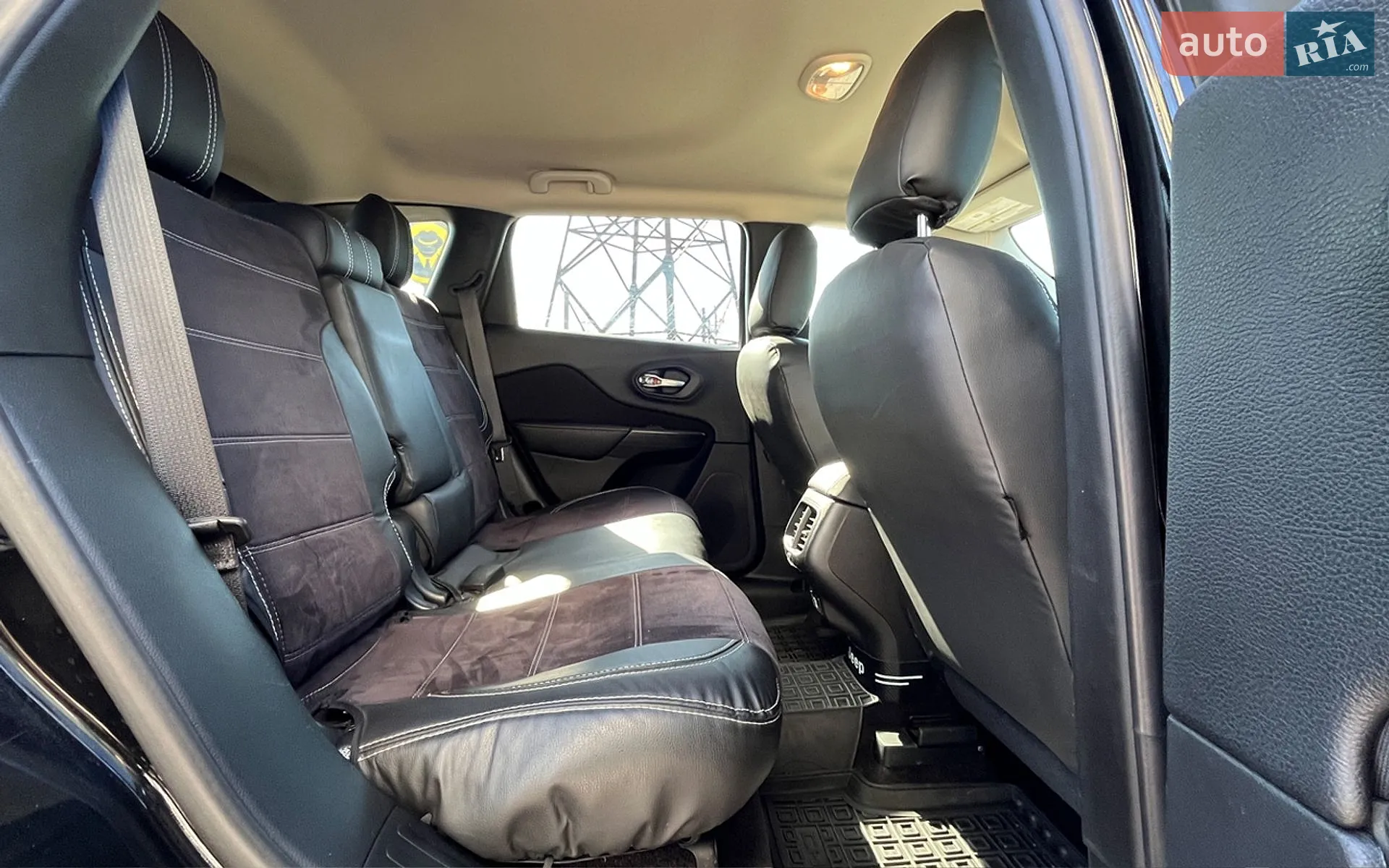 2016 Jeep Cherokee - мініатюра 28