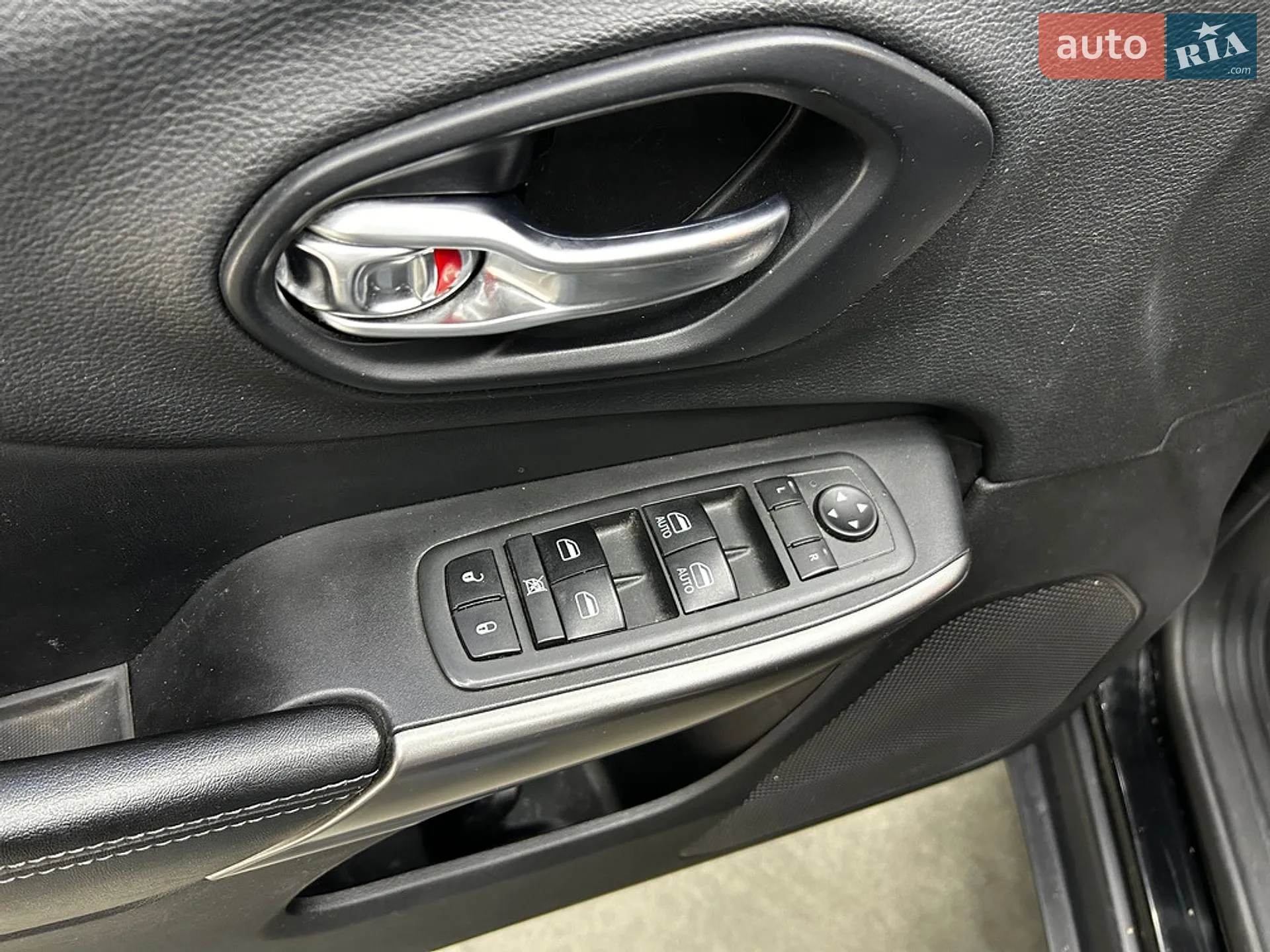 2020 Jeep Cherokee - мініатюра 14