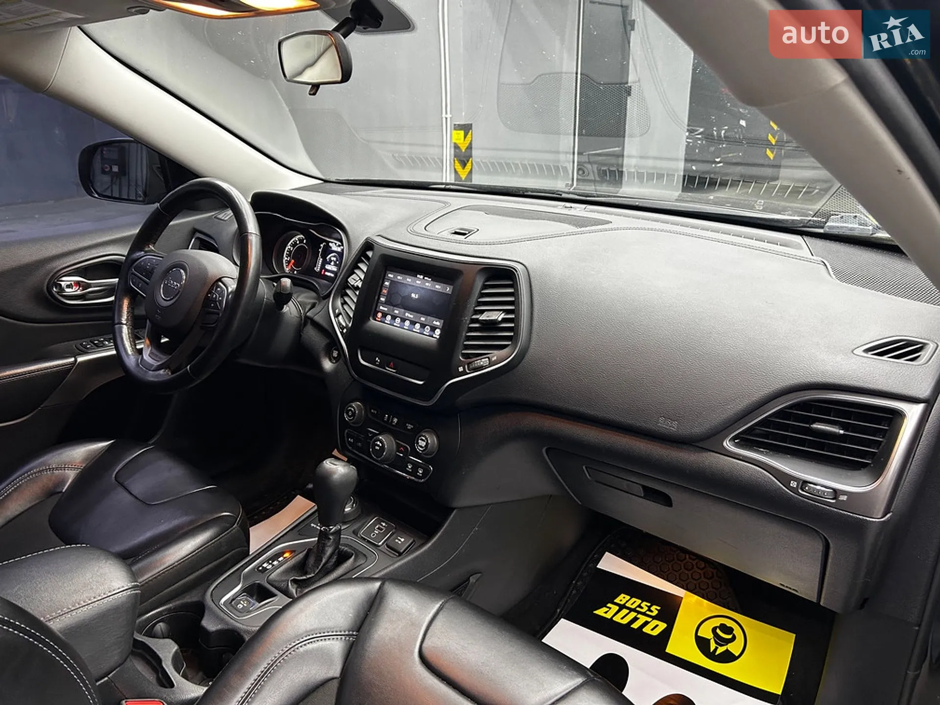 2020 Jeep Cherokee - мініатюра 28