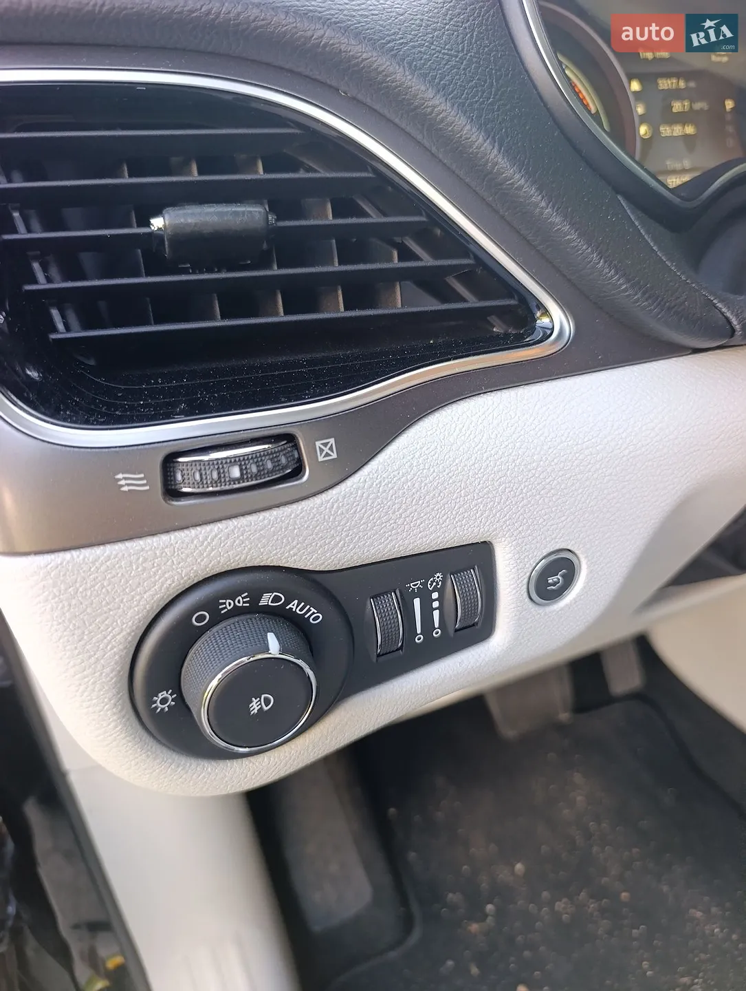 2018 Jeep Cherokee - мініатюра 19