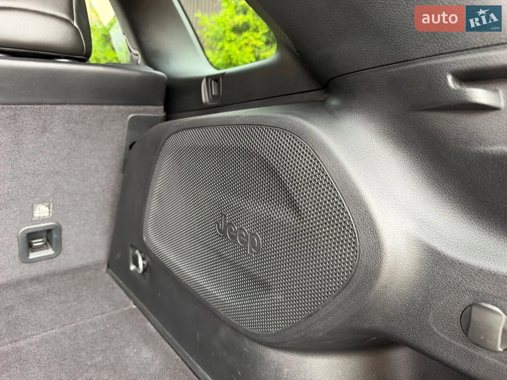 2020 Jeep Cherokee - мініатюра 14