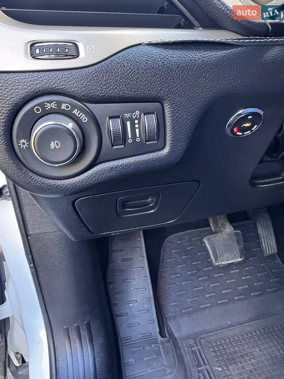 2013 Jeep Cherokee - мініатюра 30