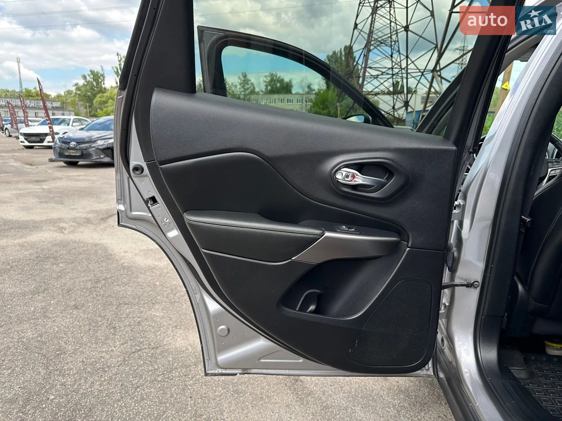 2020 Jeep Cherokee - мініатюра 19