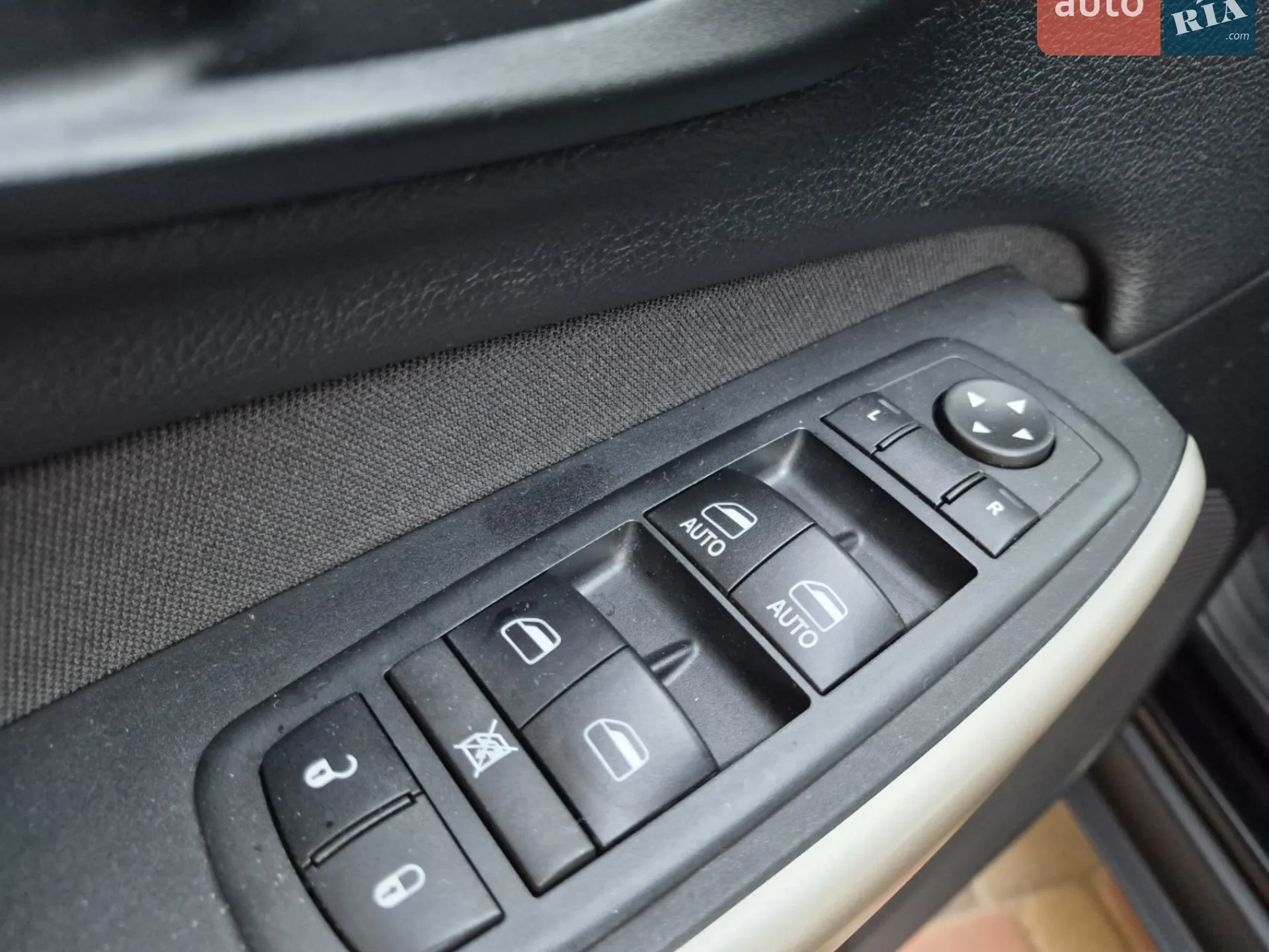 2017 Jeep Cherokee - мініатюра 40