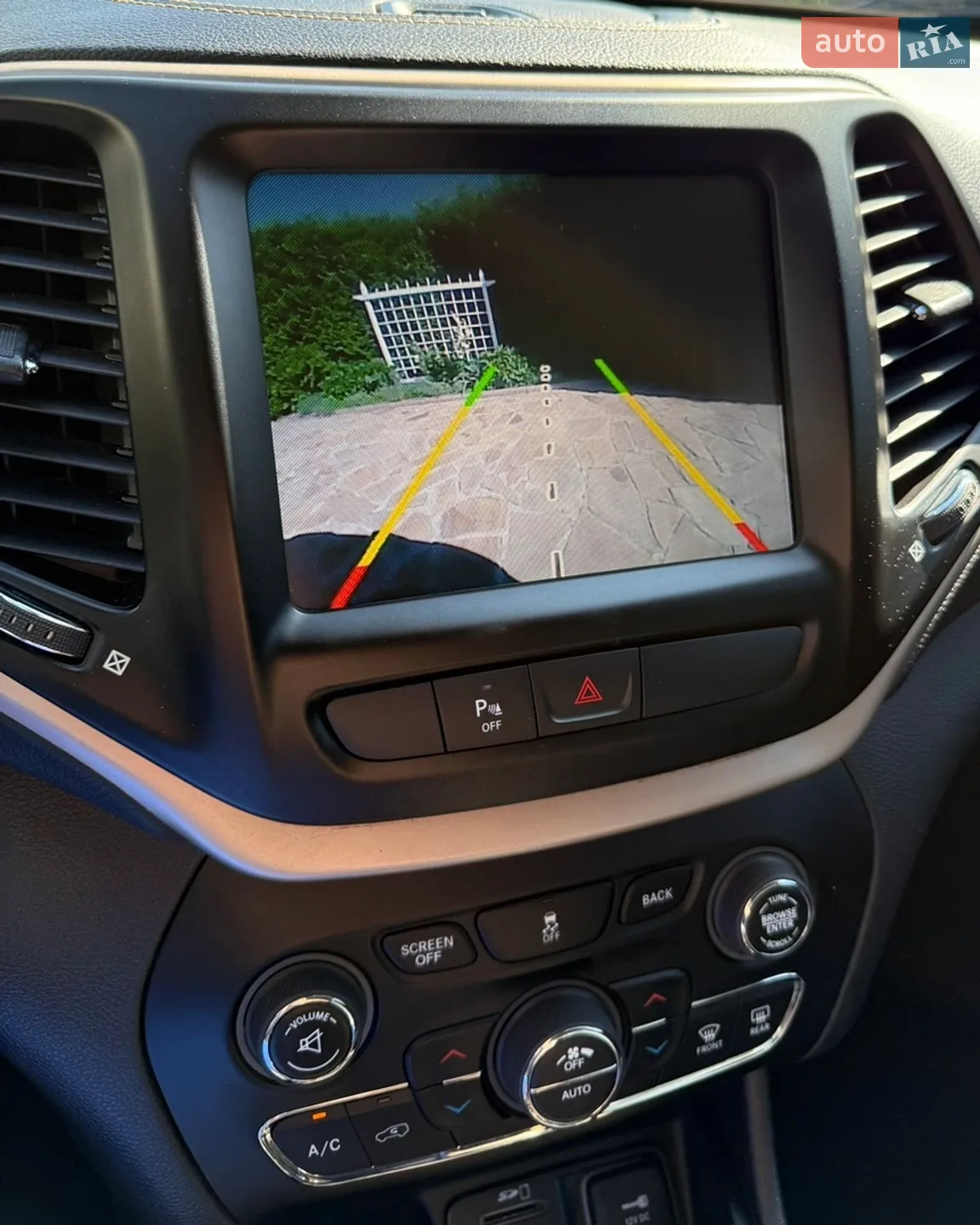 2016 Jeep Cherokee - мініатюра 14
