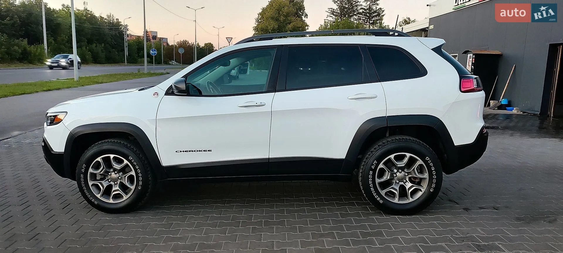 2020 Jeep Cherokee - мініатюра 42