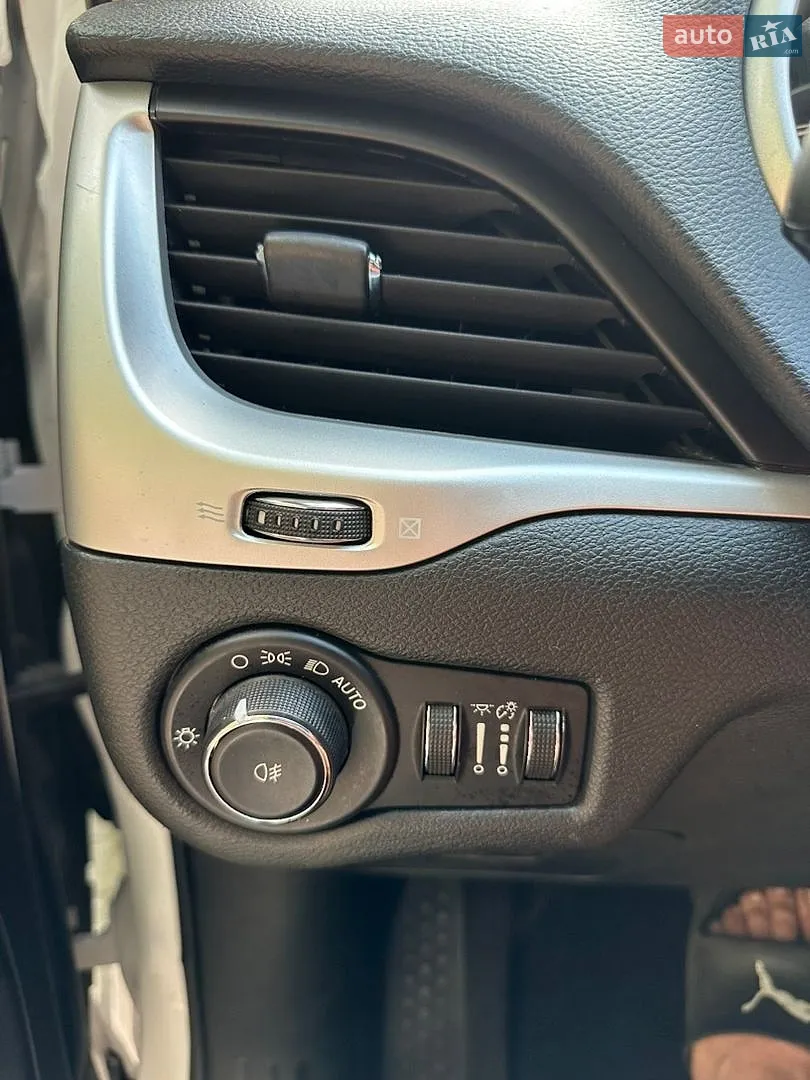 2018 Jeep Cherokee - мініатюра 23
