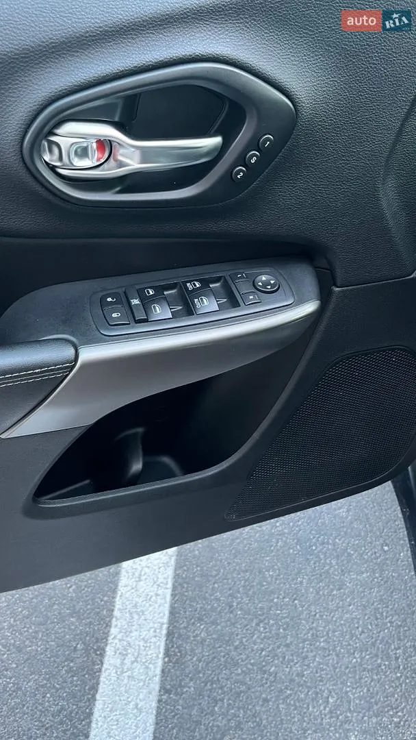 2018 Jeep Cherokee - мініатюра 23