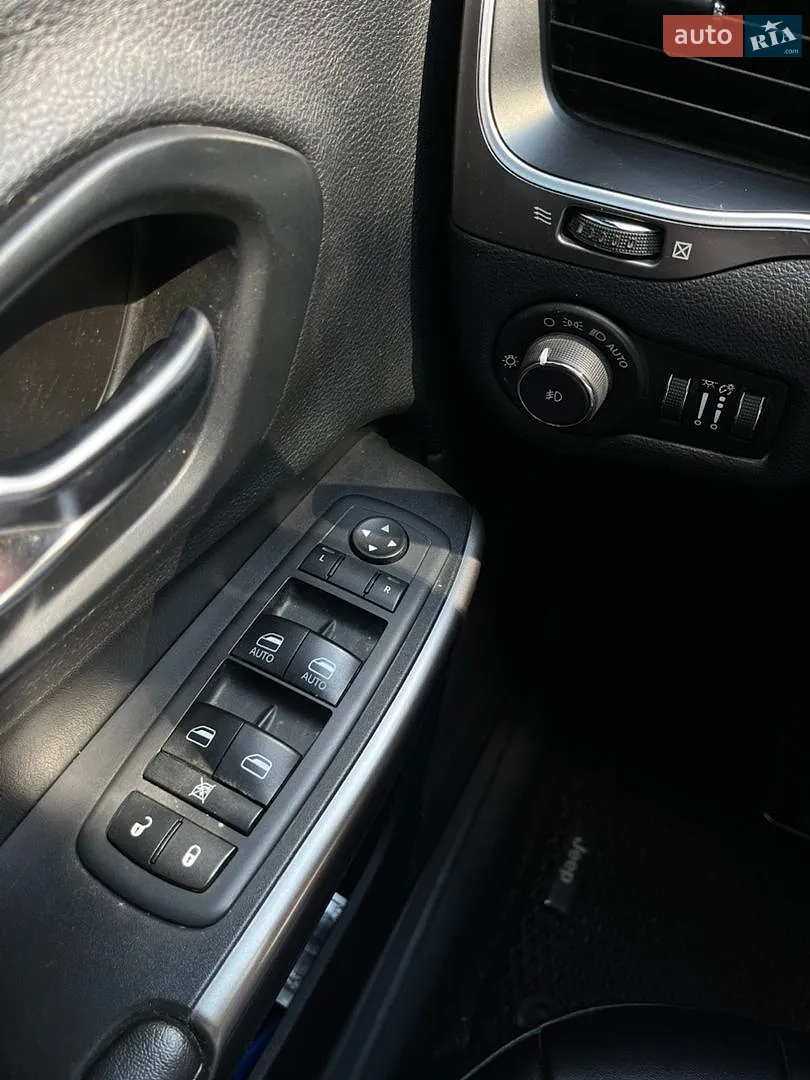 2019 Jeep Cherokee - мініатюра 8