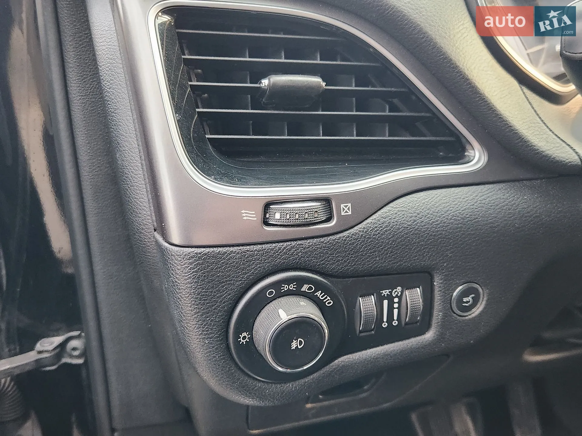 2018 Jeep Cherokee - мініатюра 28