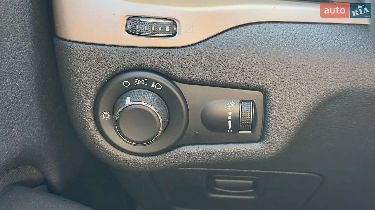 2015 Jeep Cherokee - мініатюра 30