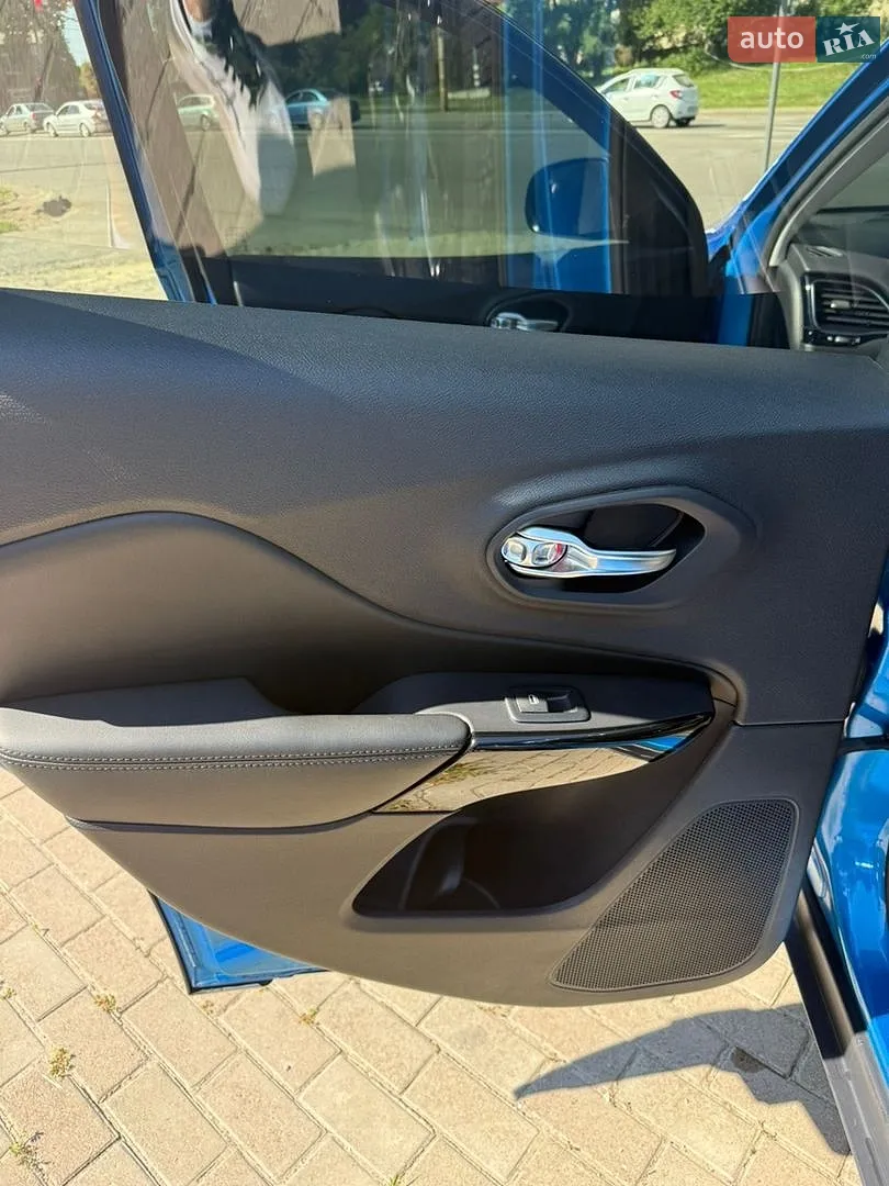 Jeep Cherokee 2019 VIN 1C4PJMLBXLD536919 фото оголошення 12 з 31