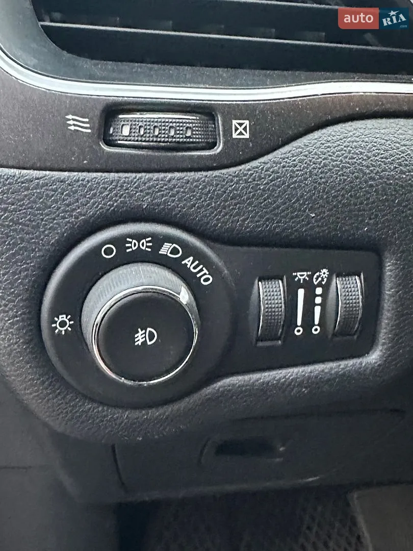 2019 Jeep Cherokee - мініатюра 24
