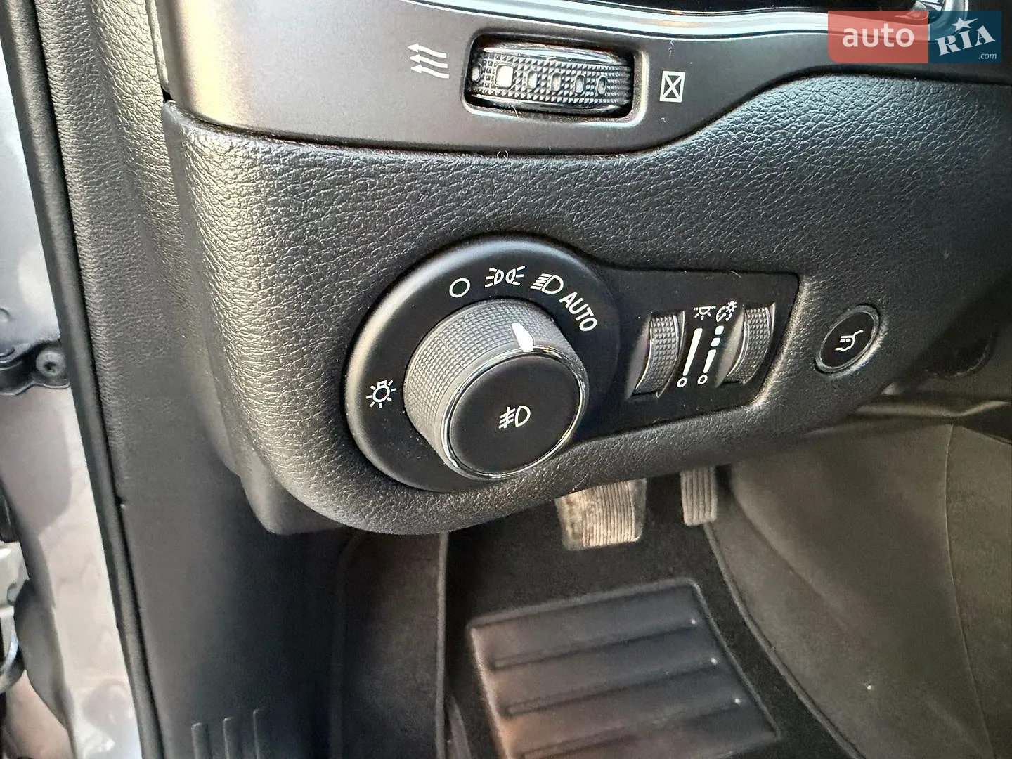2019 Jeep Cherokee - мініатюра 33