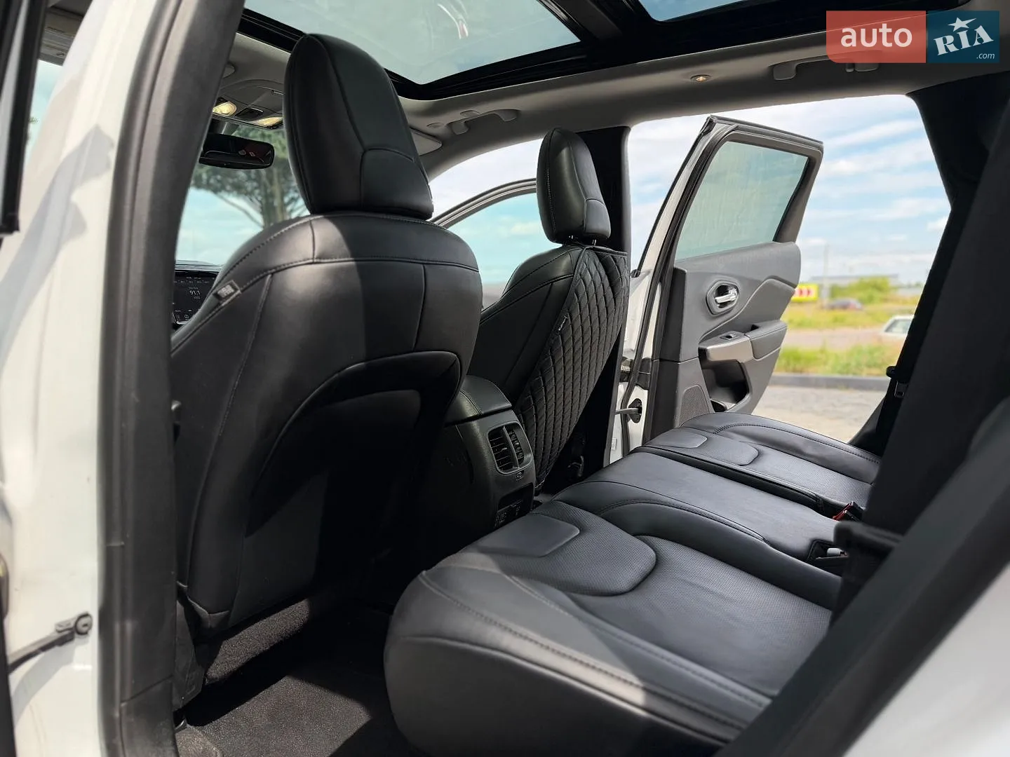 2022 Jeep Cherokee - мініатюра 37