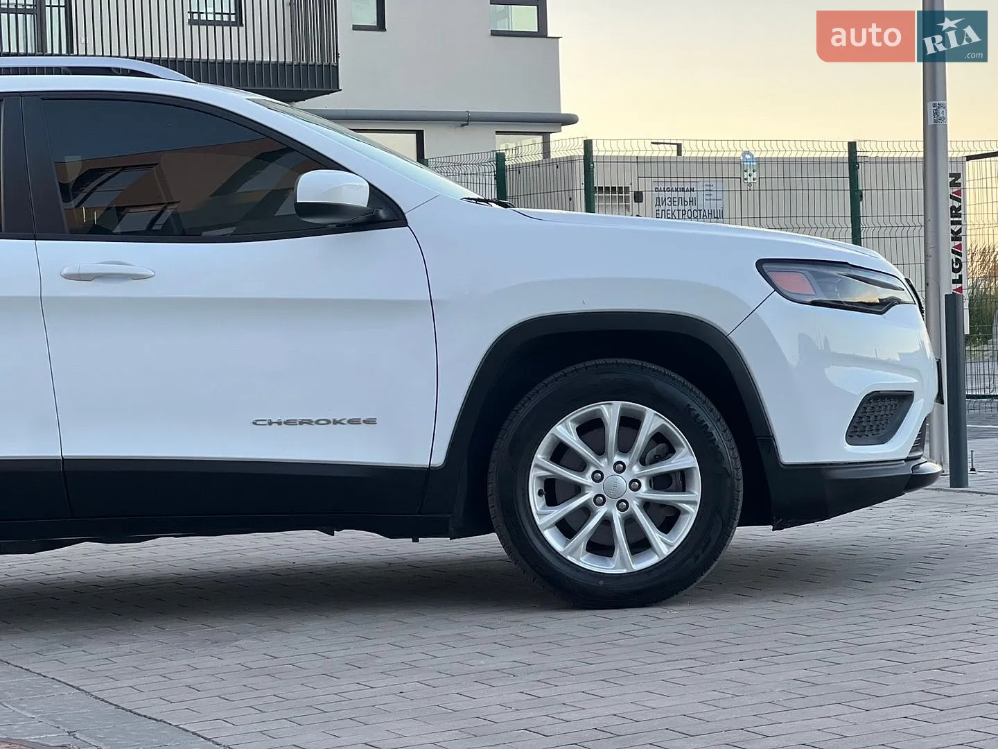 2020 Jeep Cherokee - мініатюра 11
