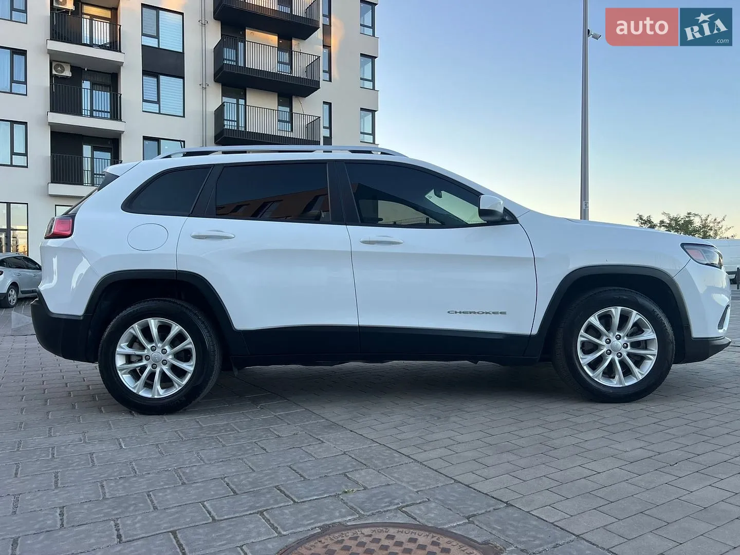 2020 Jeep Cherokee - мініатюра 16