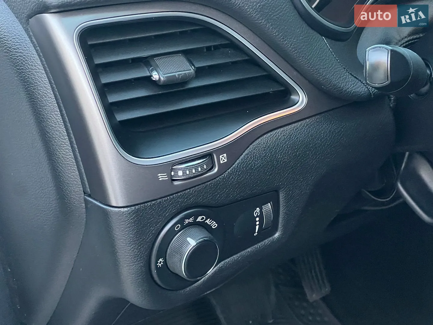 2020 Jeep Cherokee - мініатюра 42