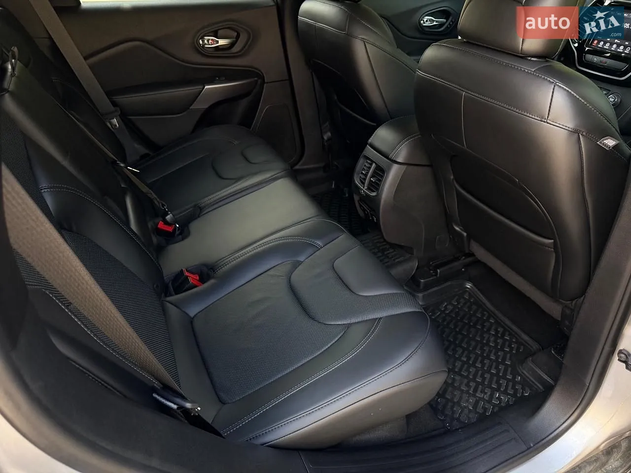 2019 Jeep Cherokee - мініатюра 30