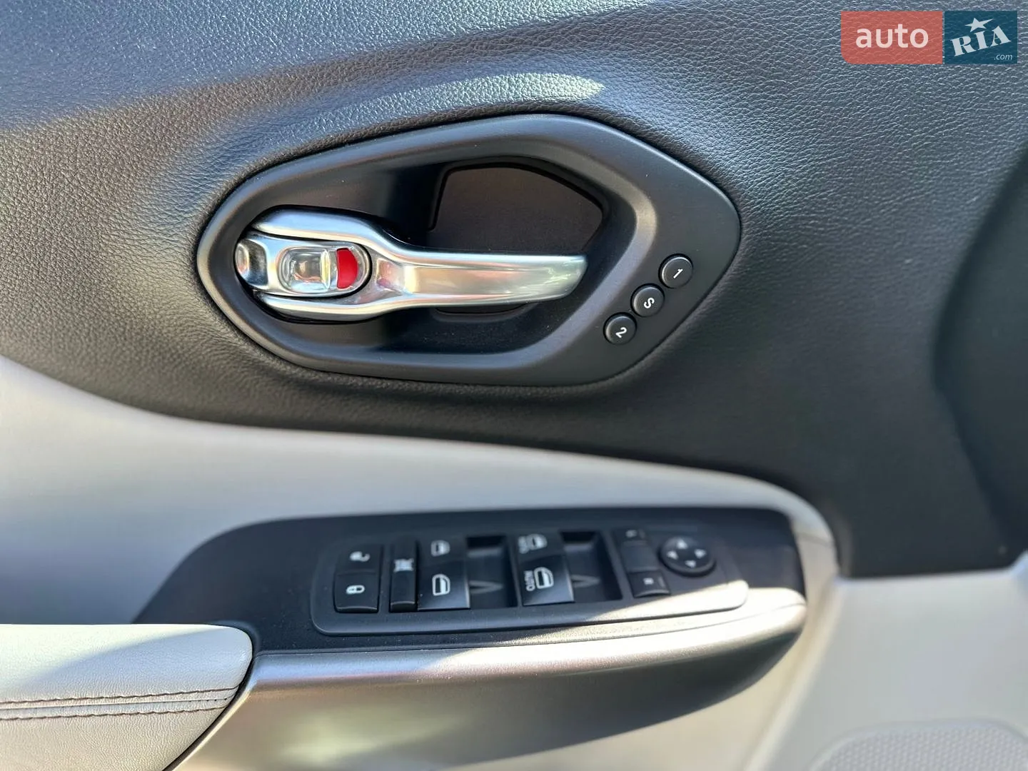 2019 Jeep Cherokee - мініатюра 14