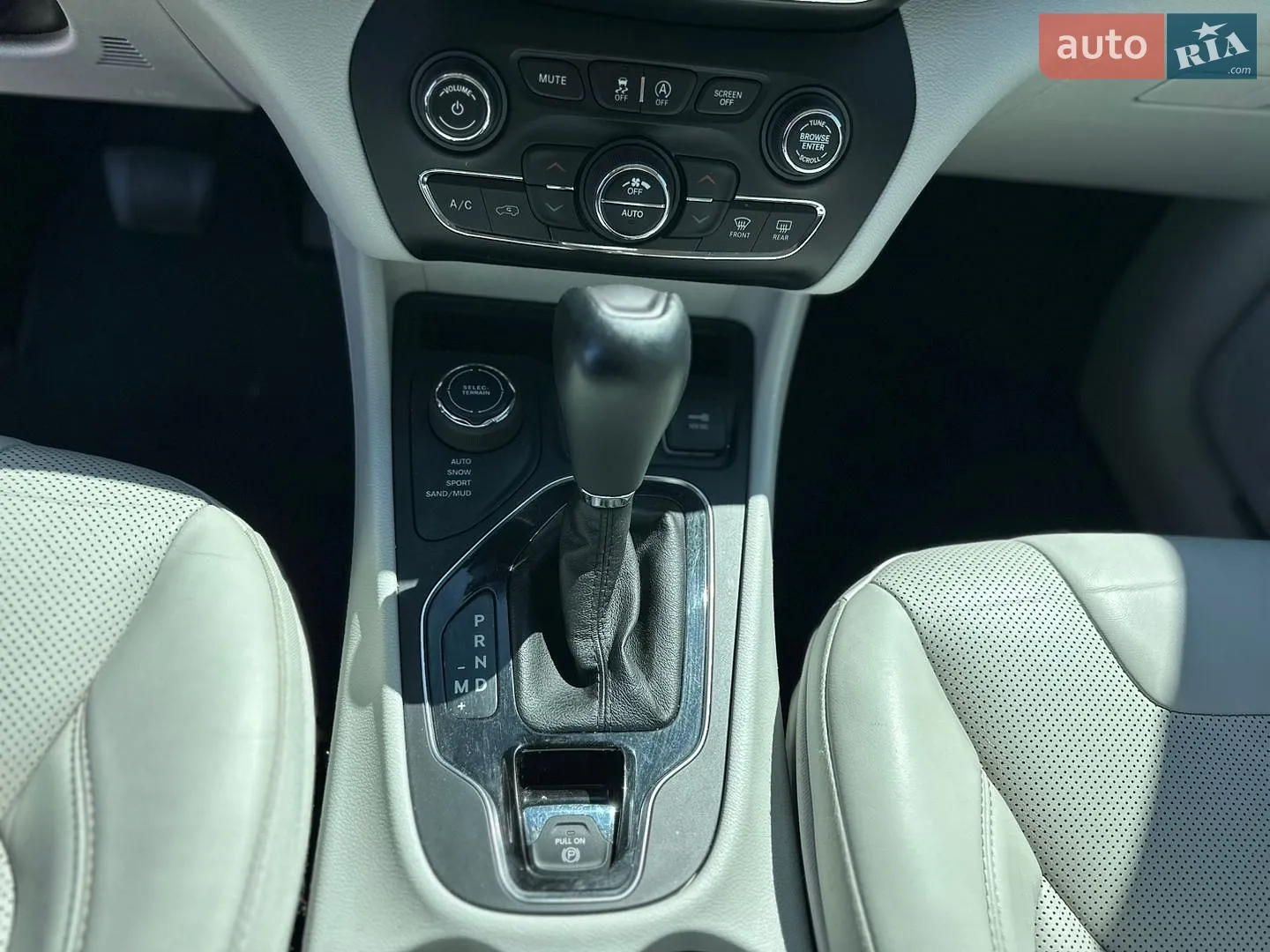 2019 Jeep Cherokee - мініатюра 17