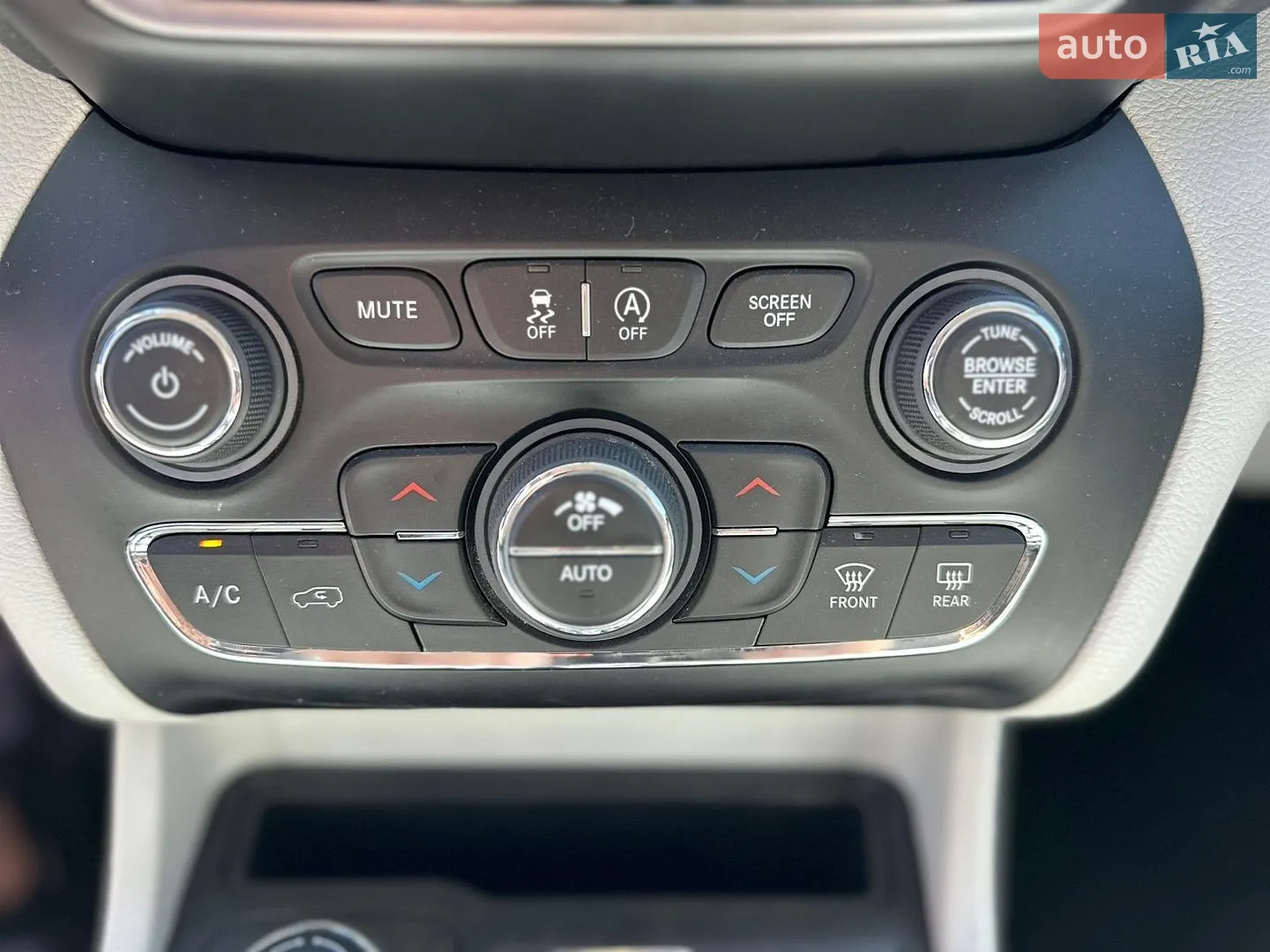 2019 Jeep Cherokee - мініатюра 18