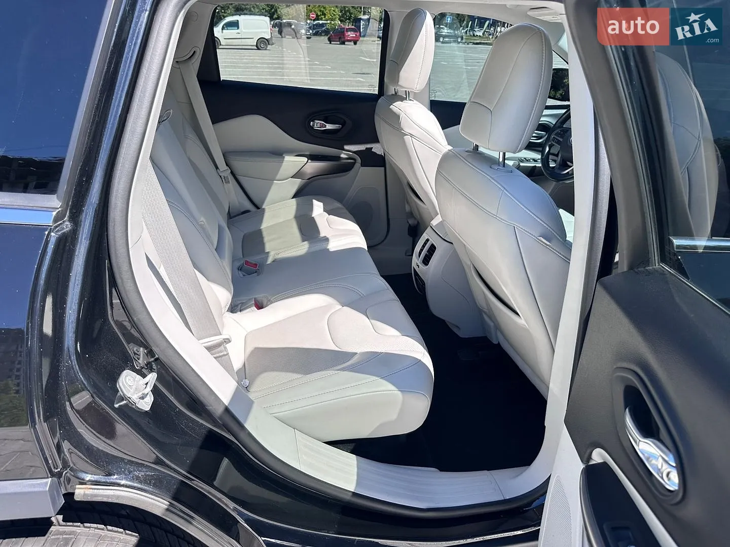 2019 Jeep Cherokee - мініатюра 29