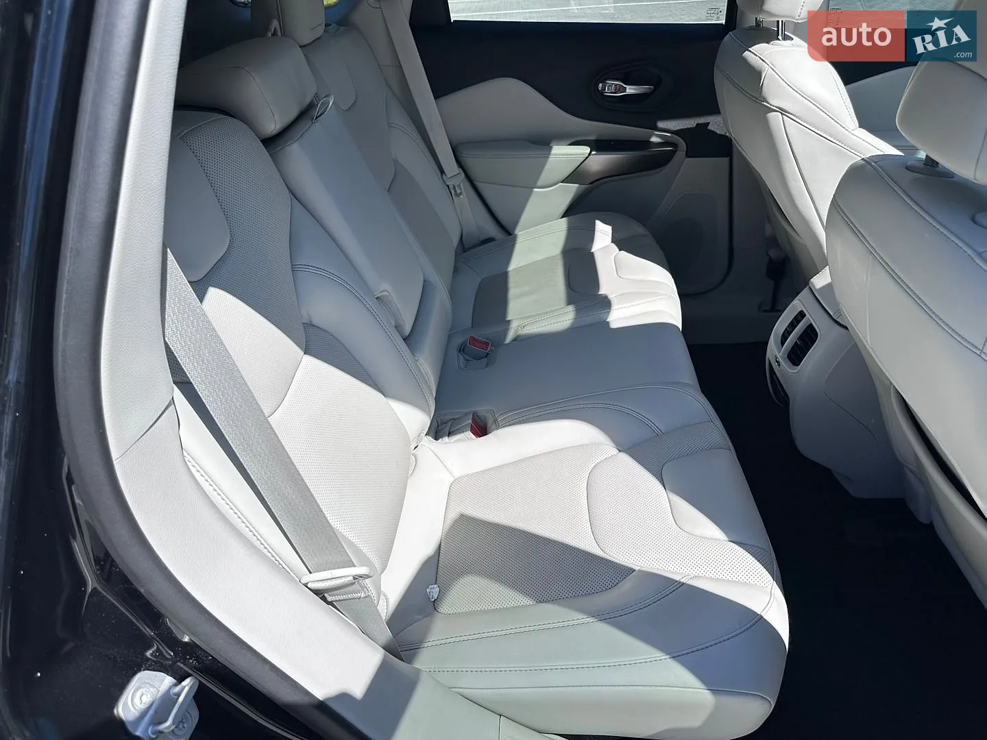 2019 Jeep Cherokee - мініатюра 30