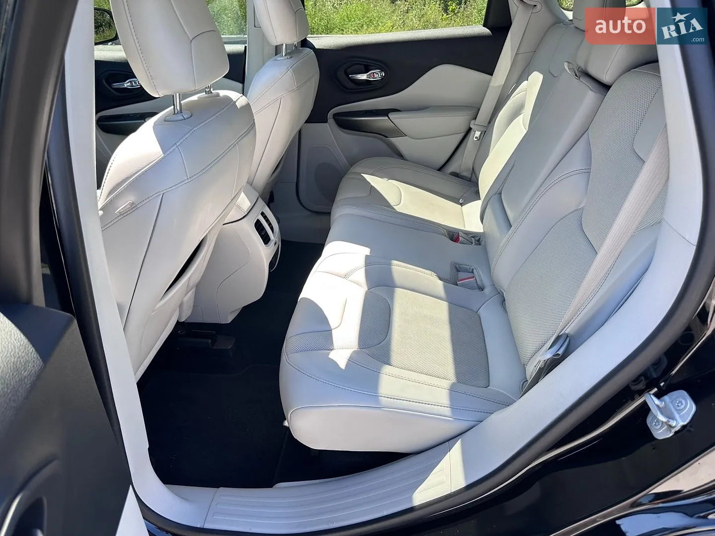 2019 Jeep Cherokee - мініатюра 31