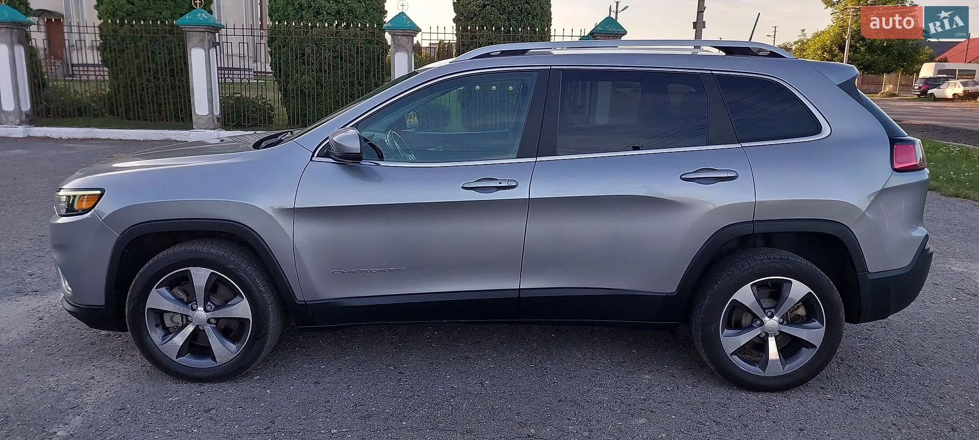 2019 Jeep Cherokee - мініатюра 14