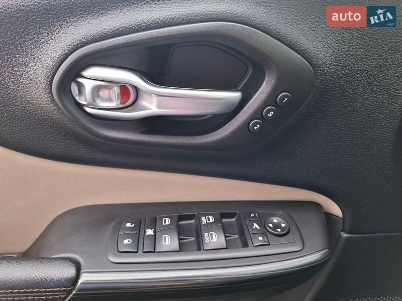 Внедорожник / Кроссовер Jeep Cherokee 2016 в Ужгороде