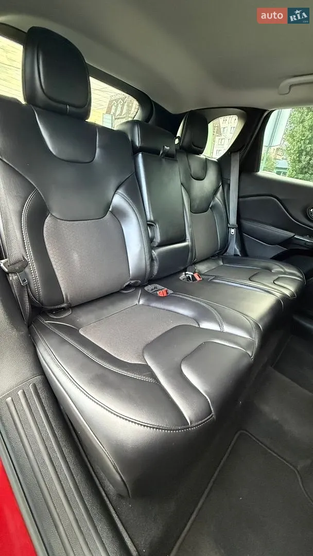2020 Jeep Cherokee - мініатюра 35