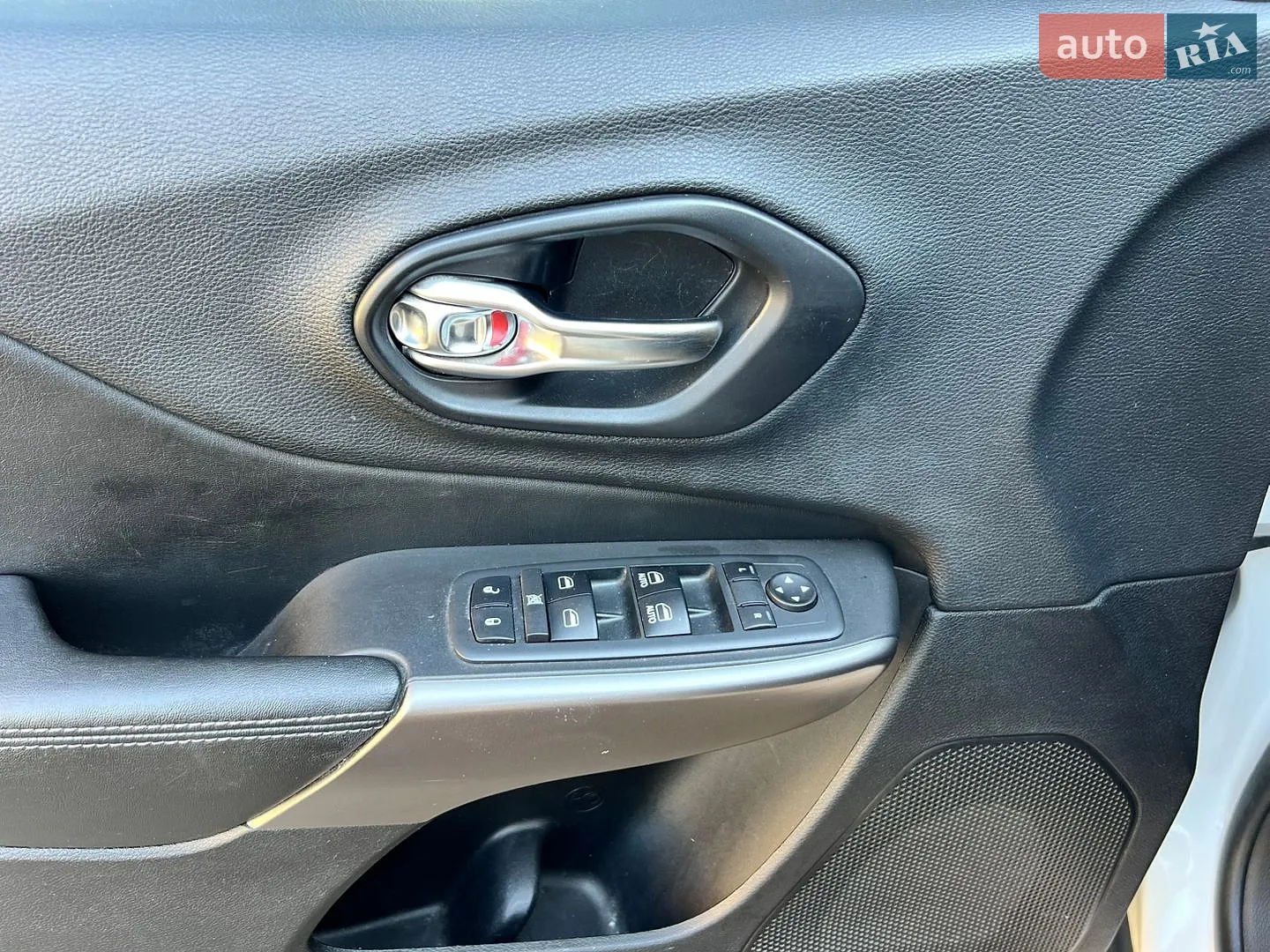 2018 Jeep Cherokee - мініатюра 25