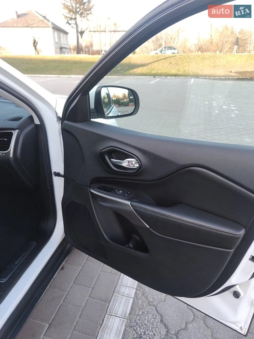 2018 Jeep Cherokee - мініатюра 14