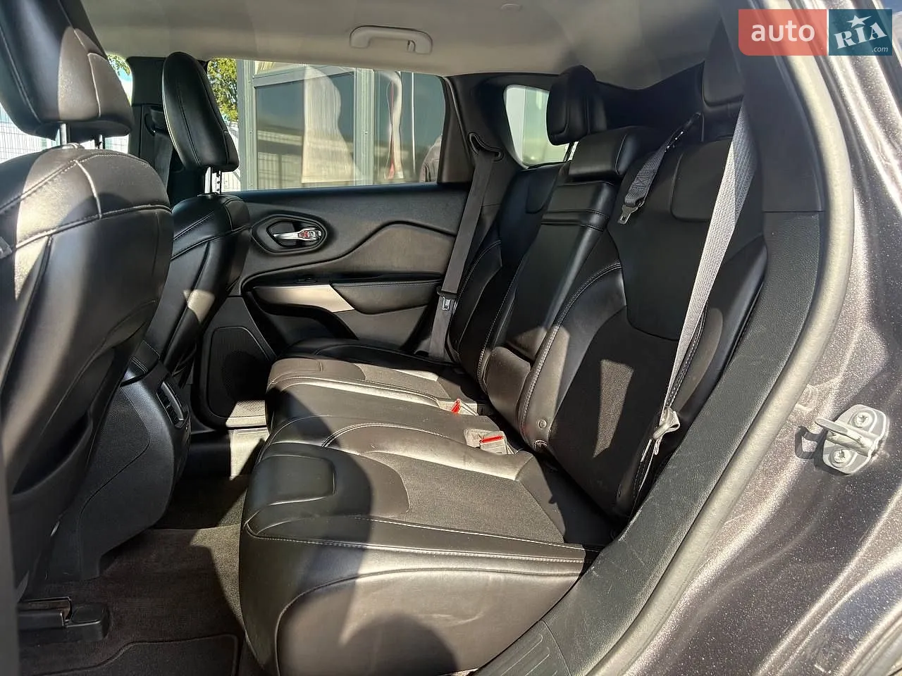2018 Jeep Cherokee - мініатюра 16