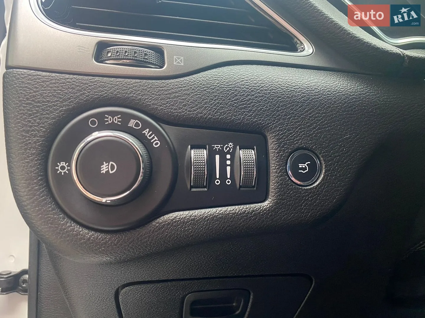 2018 Jeep Cherokee - мініатюра 38
