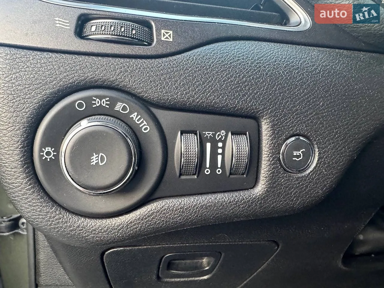2021 Jeep Cherokee - мініатюра 25