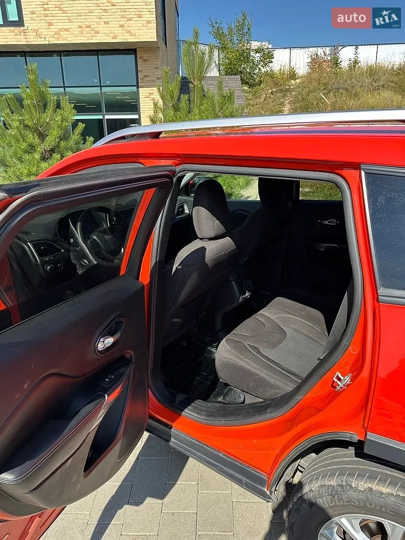 2020 Jeep Cherokee - мініатюра 8