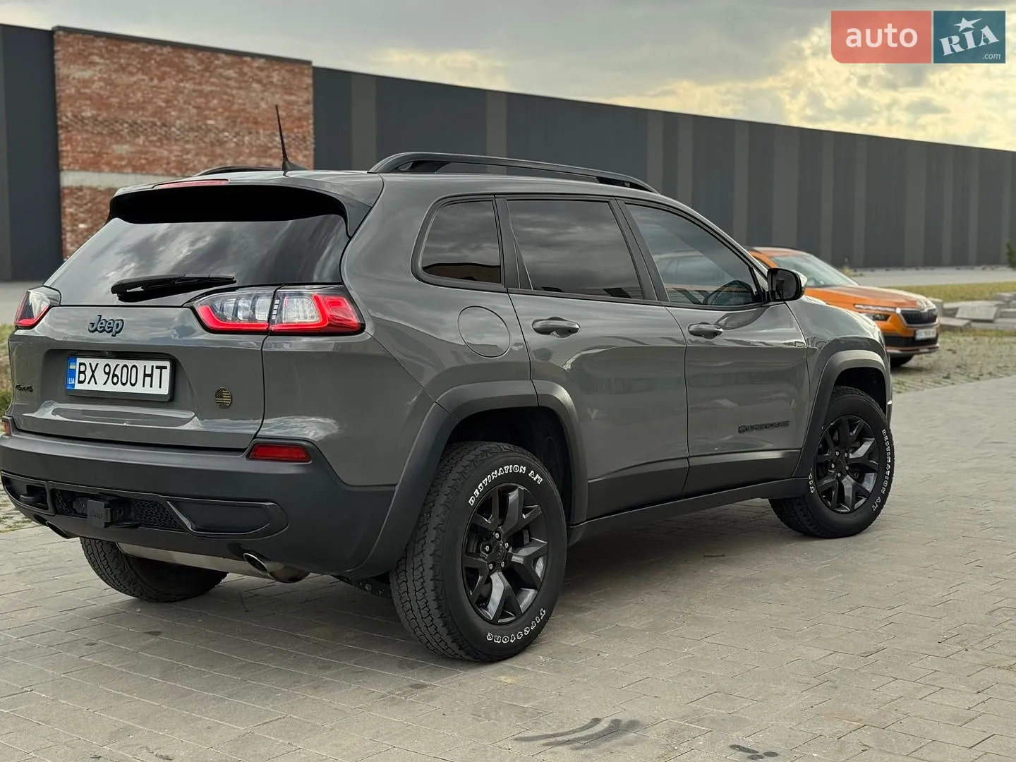 2020 Jeep Cherokee - мініатюра 8
