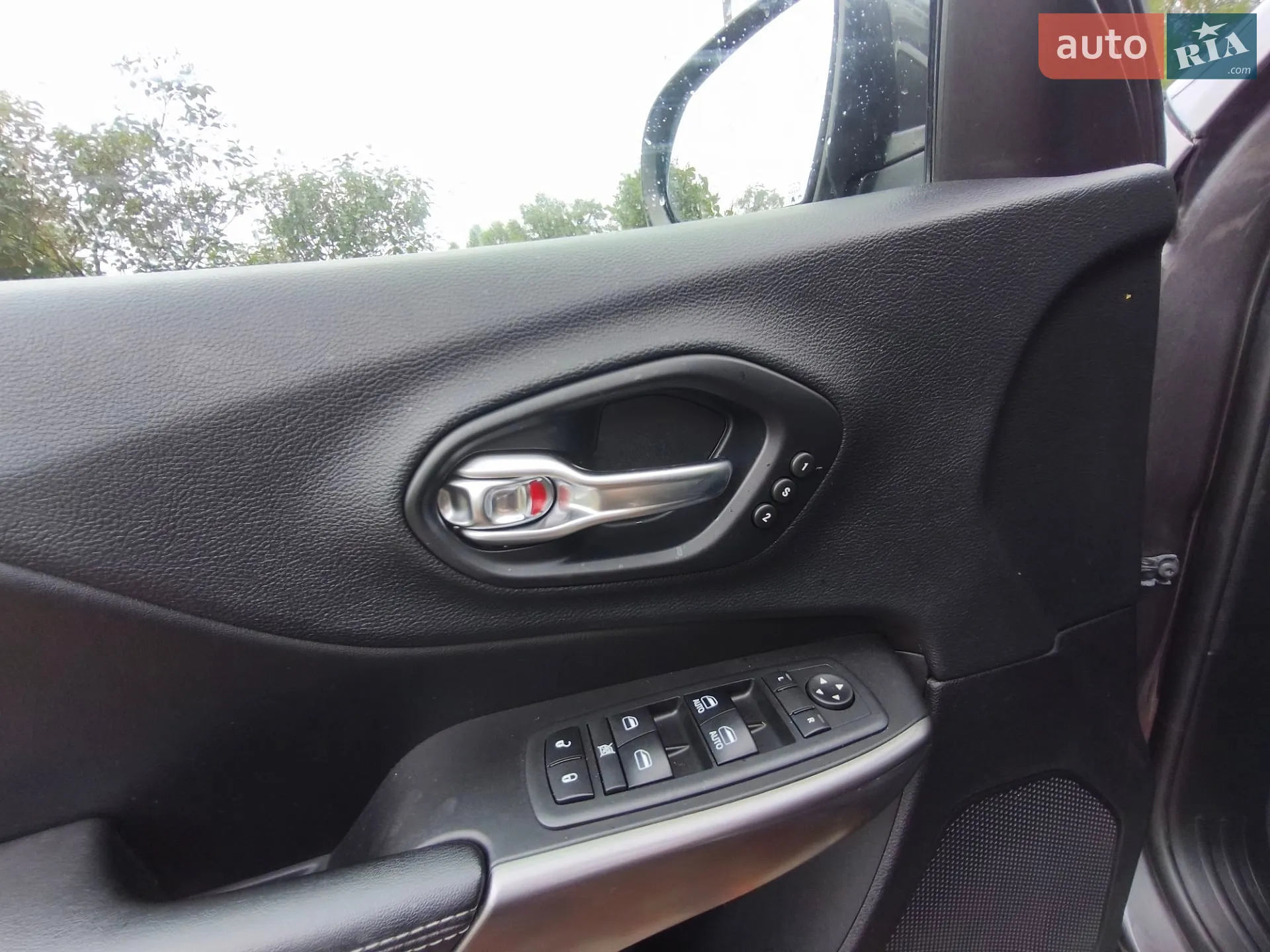 2019 Jeep Cherokee - мініатюра 14