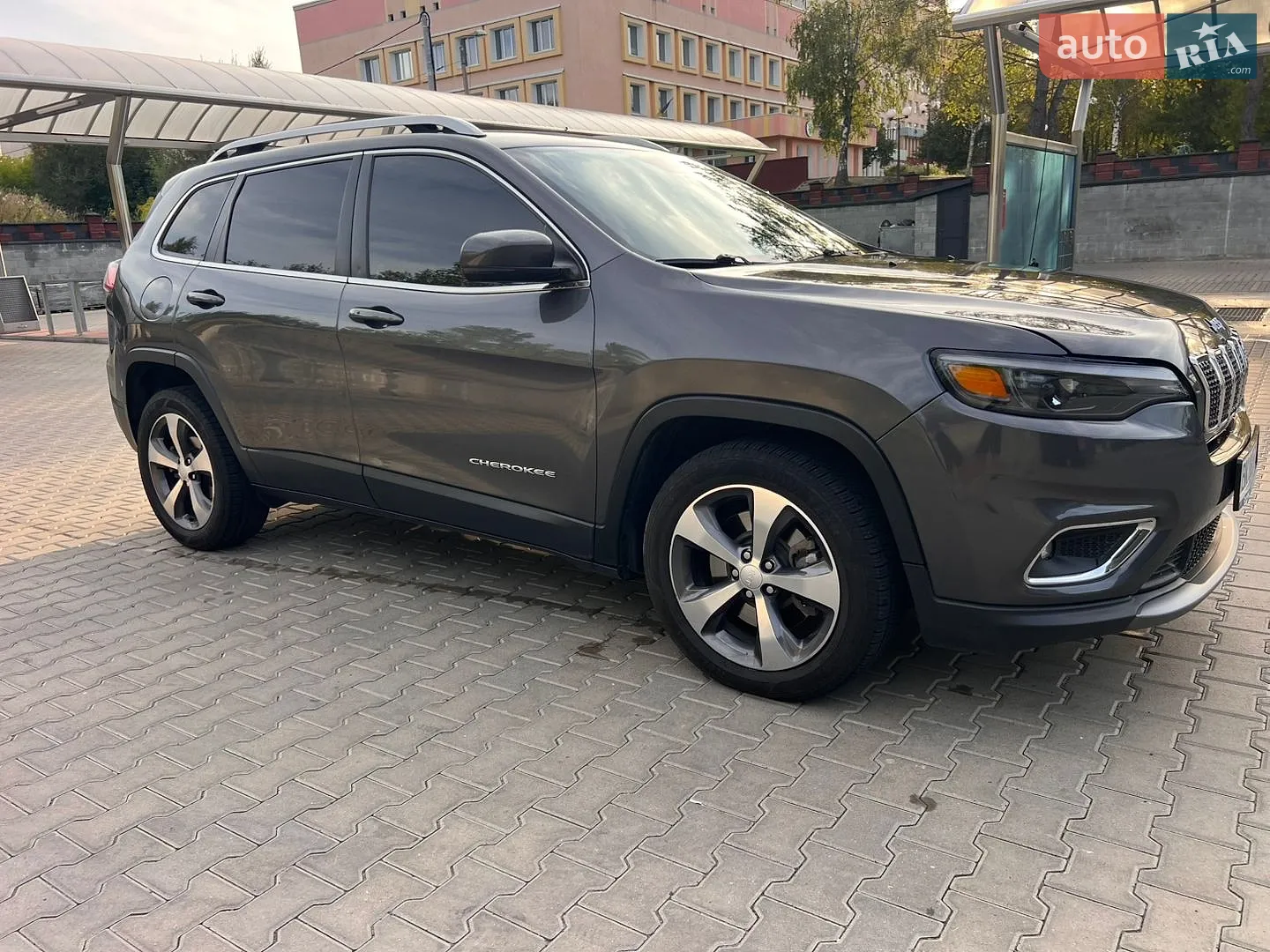 2019 Jeep Cherokee - мініатюра 2