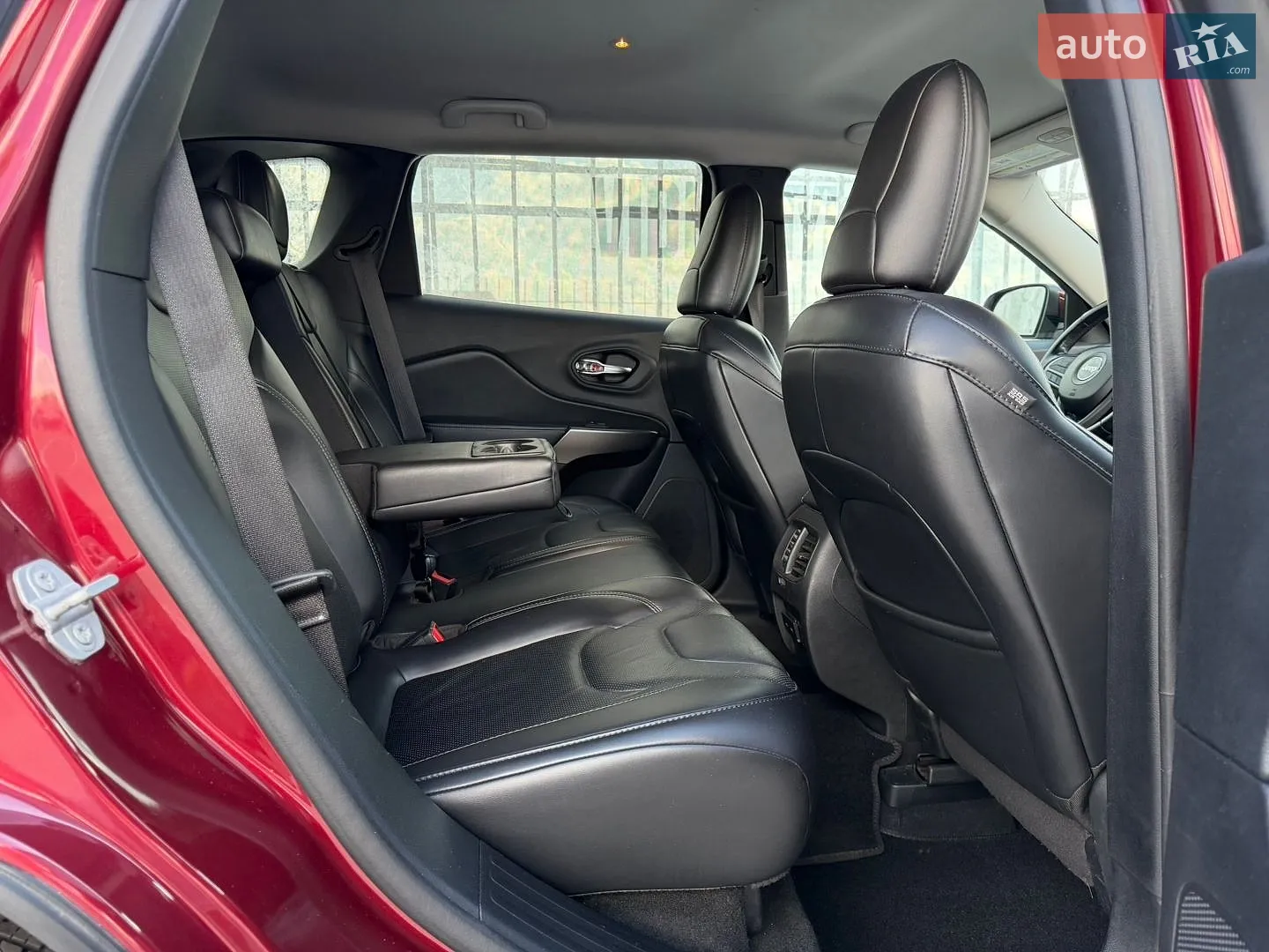 2019 Jeep Cherokee - мініатюра 34